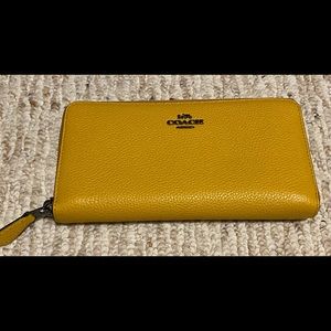 Coach zip accordion wallet - style 58059